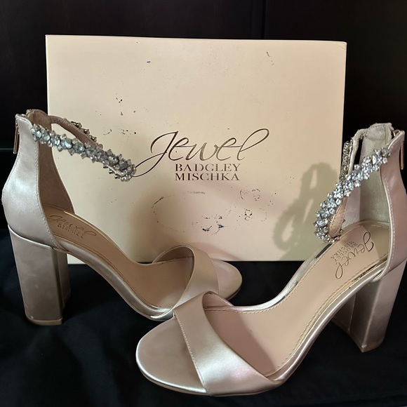 Classy Elegant Badgley Mischka Heels - Picture 5 of 5